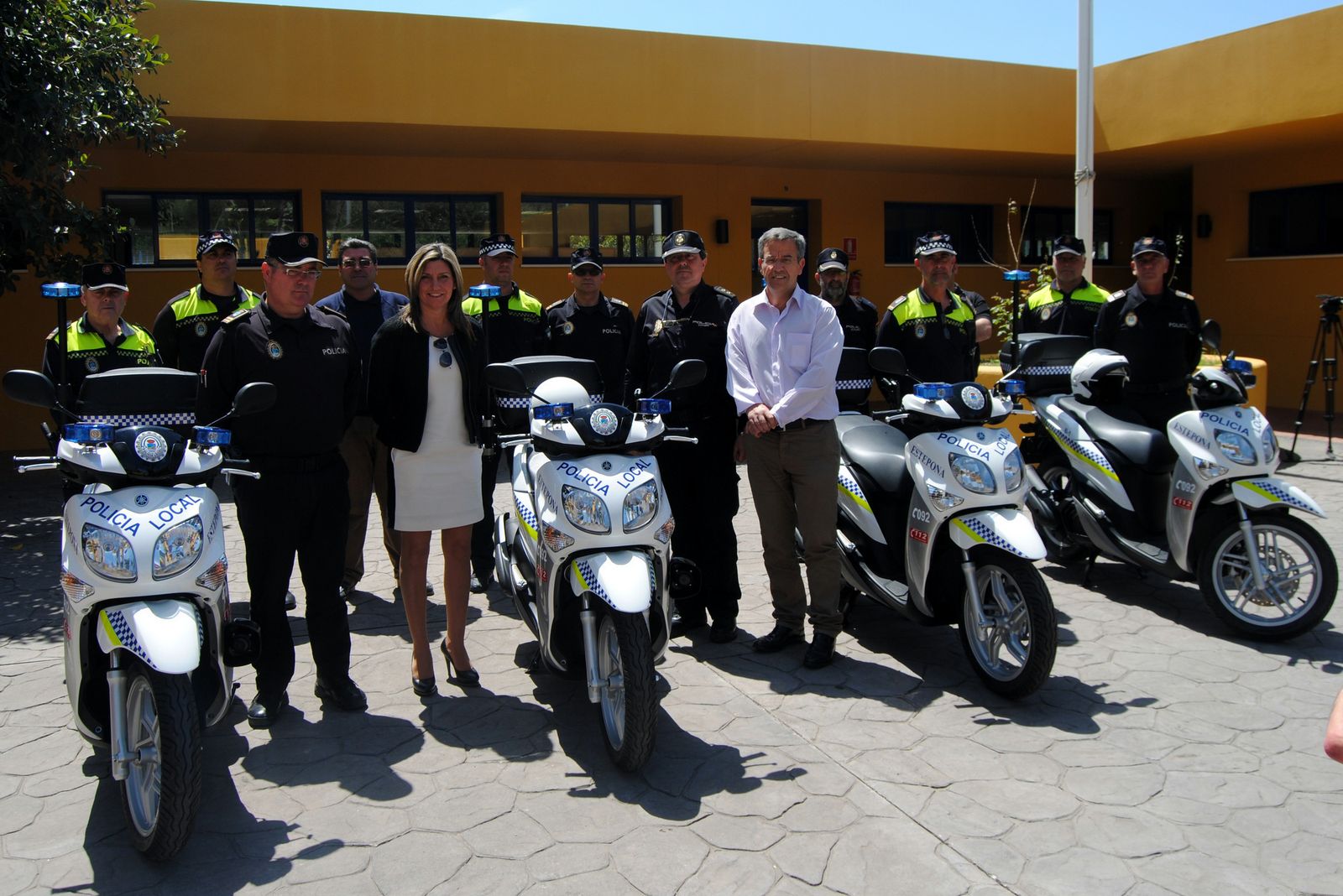 Presentación de la nueva flota de vehículos de la Policía Local de Estepona.