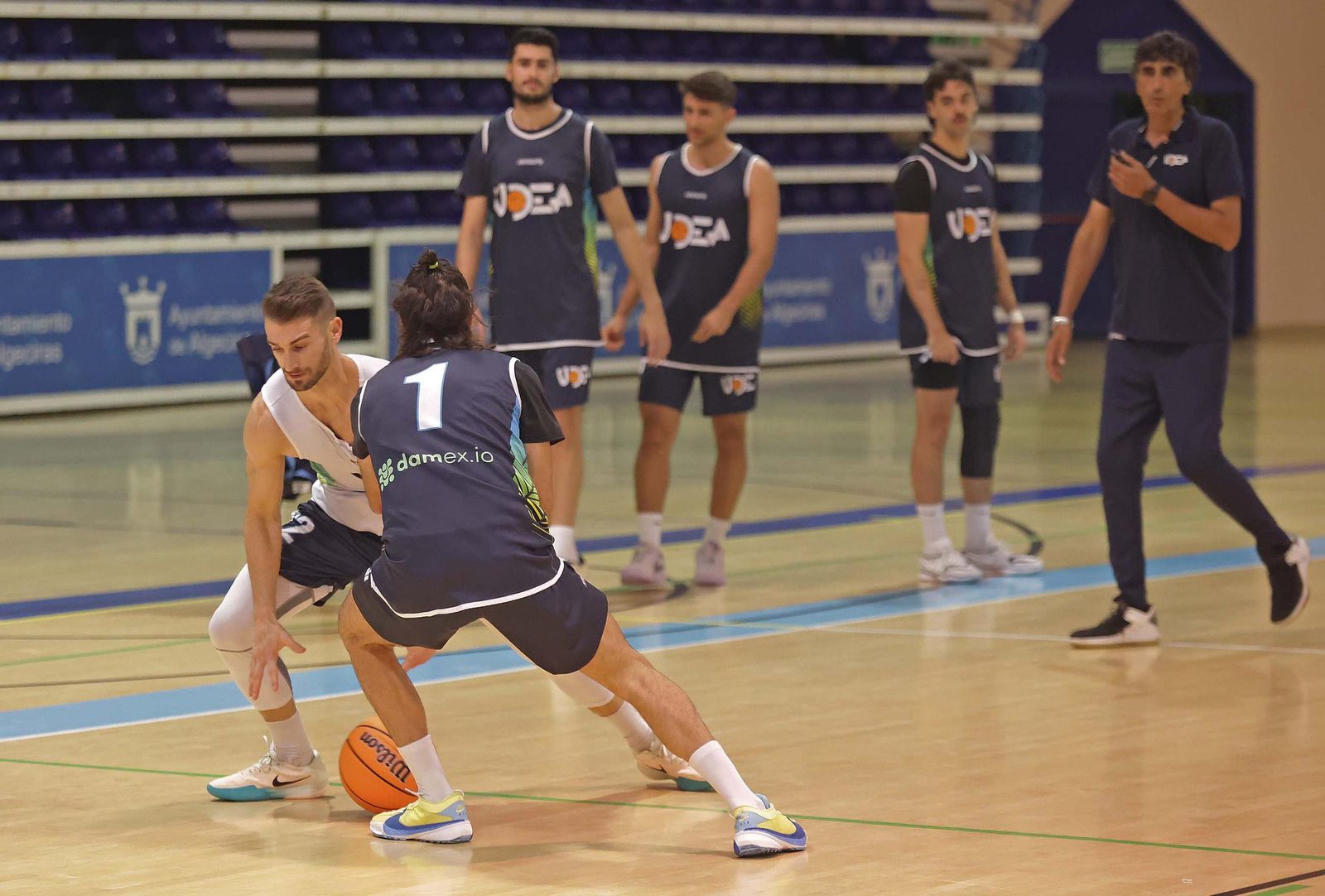 Las fotos del primer entrenamiento de Javi Malla en su regreso al banquillo de Udea