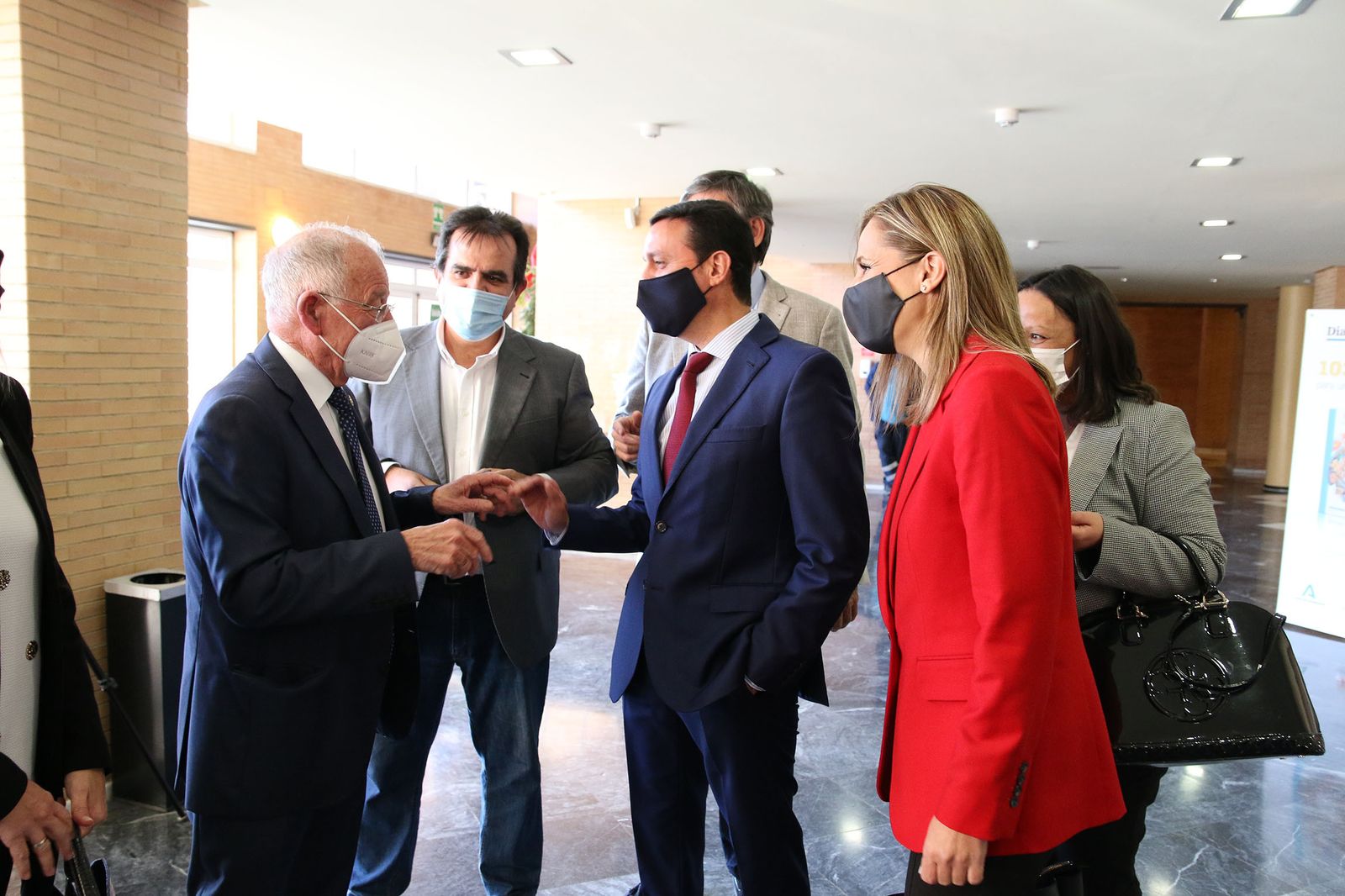 Fotogalería presentación libro '103 Recetas para una Capitalidad'. Almería