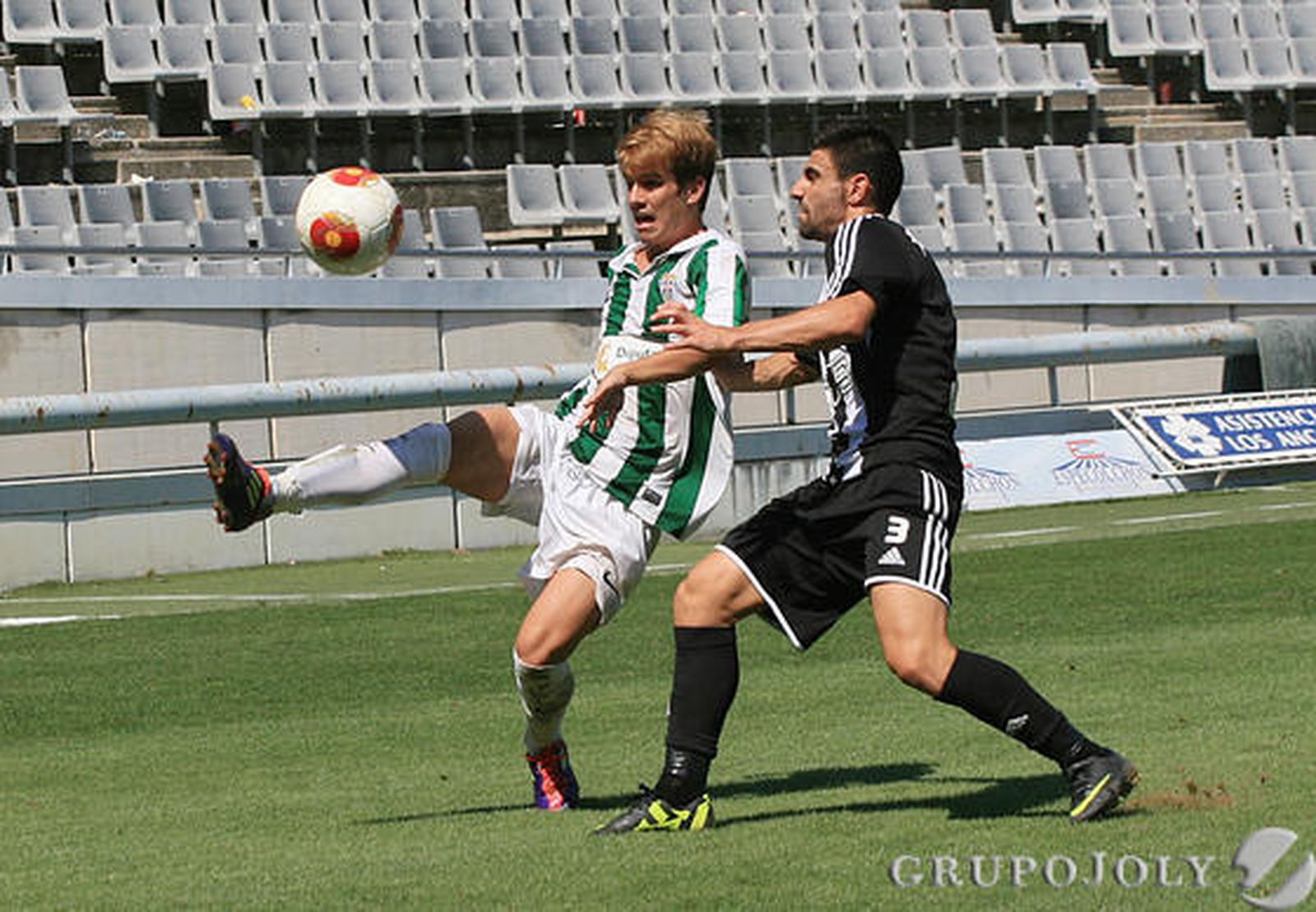 Los linenses enlazan en Córdoba su segundo triunfo fuera de casa (1-2)

Foto: Oscar Barrionuevo