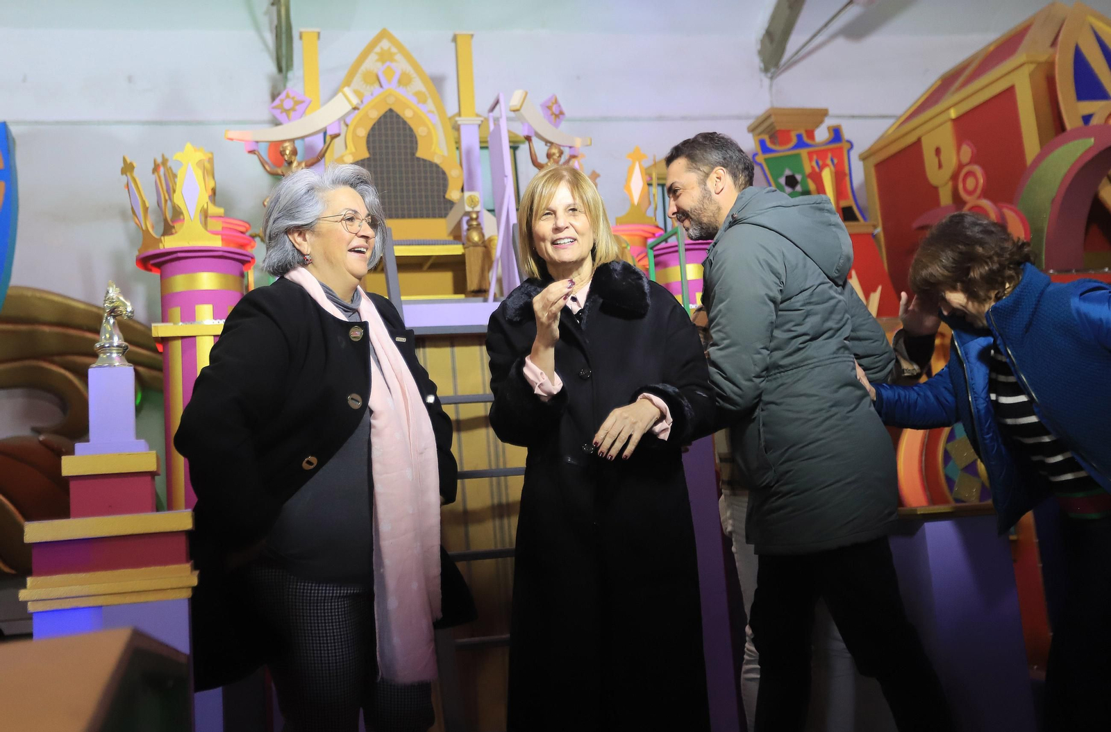 Los Reyes Magos de Jerez visitan sus carrozas