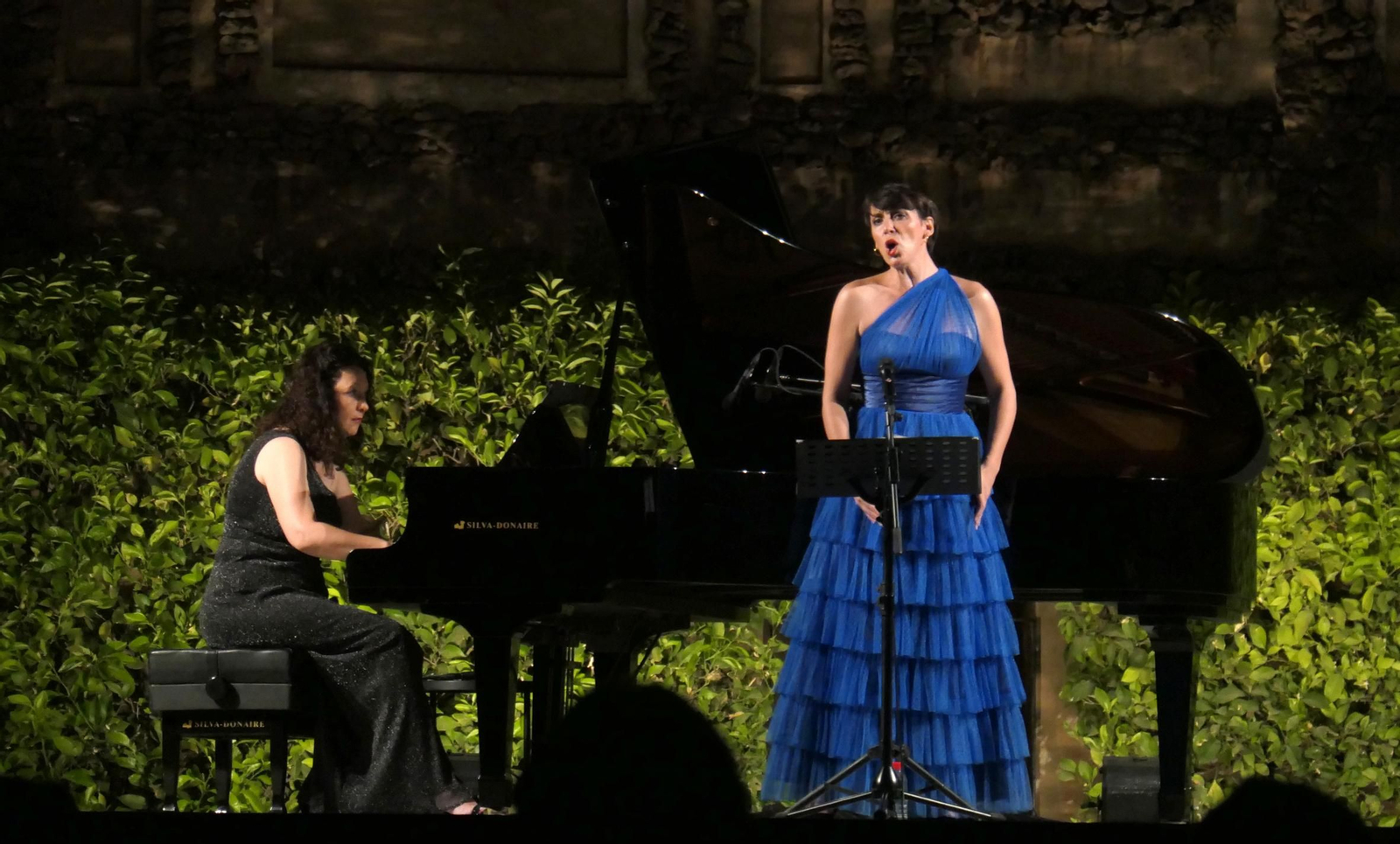 Marian Rosa Montagut y Carmen Romeu.