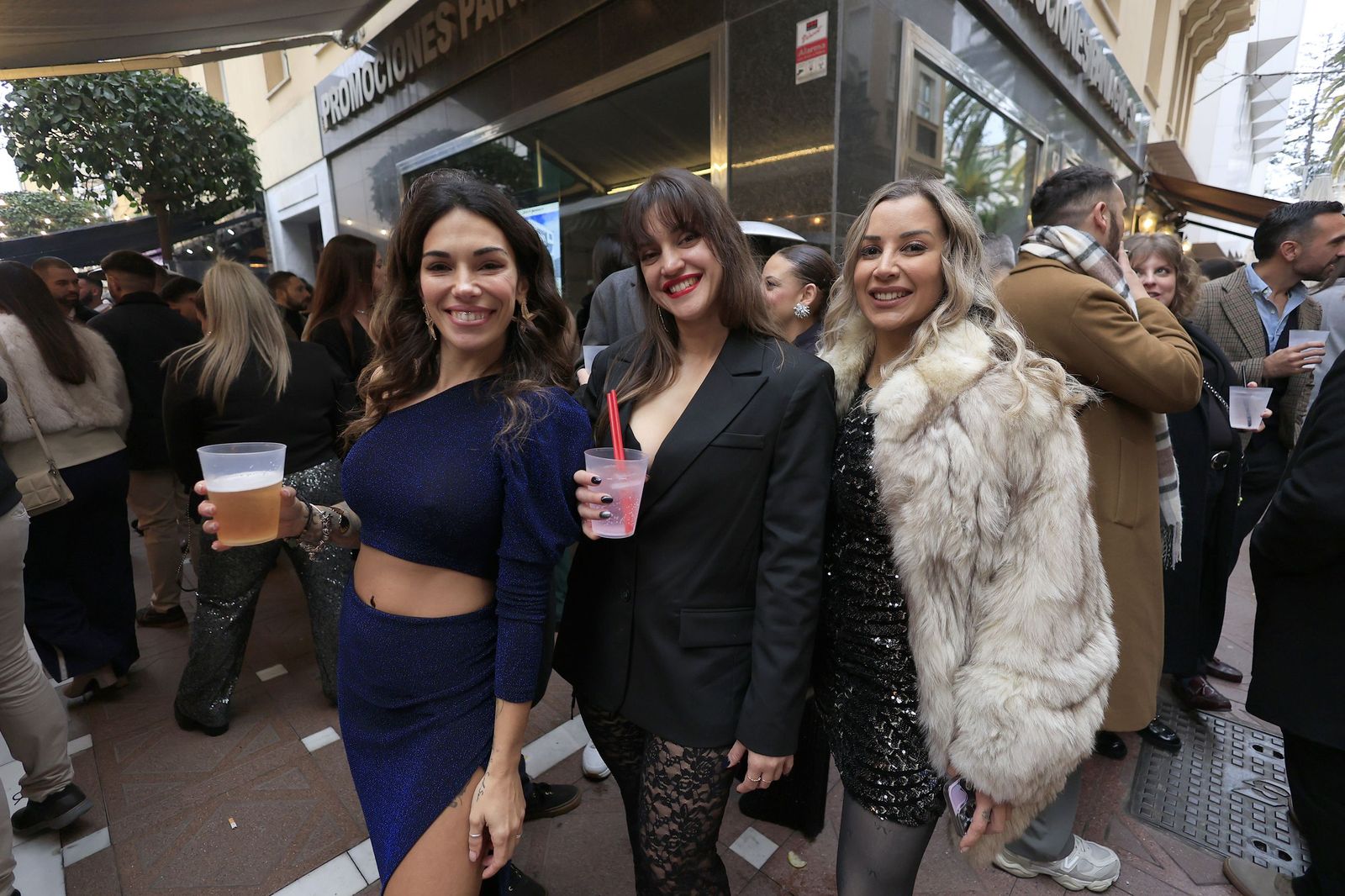 Búscate en las fotos del ambiente en el centro de La Línea antes de la Nochevieja
