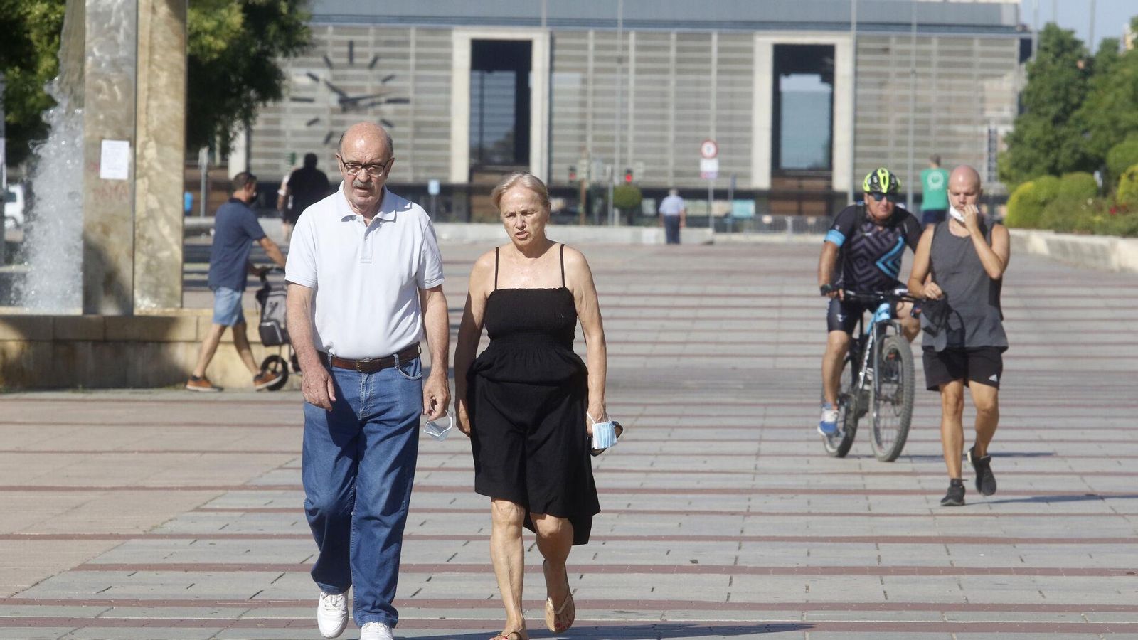 Vial Norte de Córdoba en el primer día sin mascarillas en exteriores, julio de 2021.