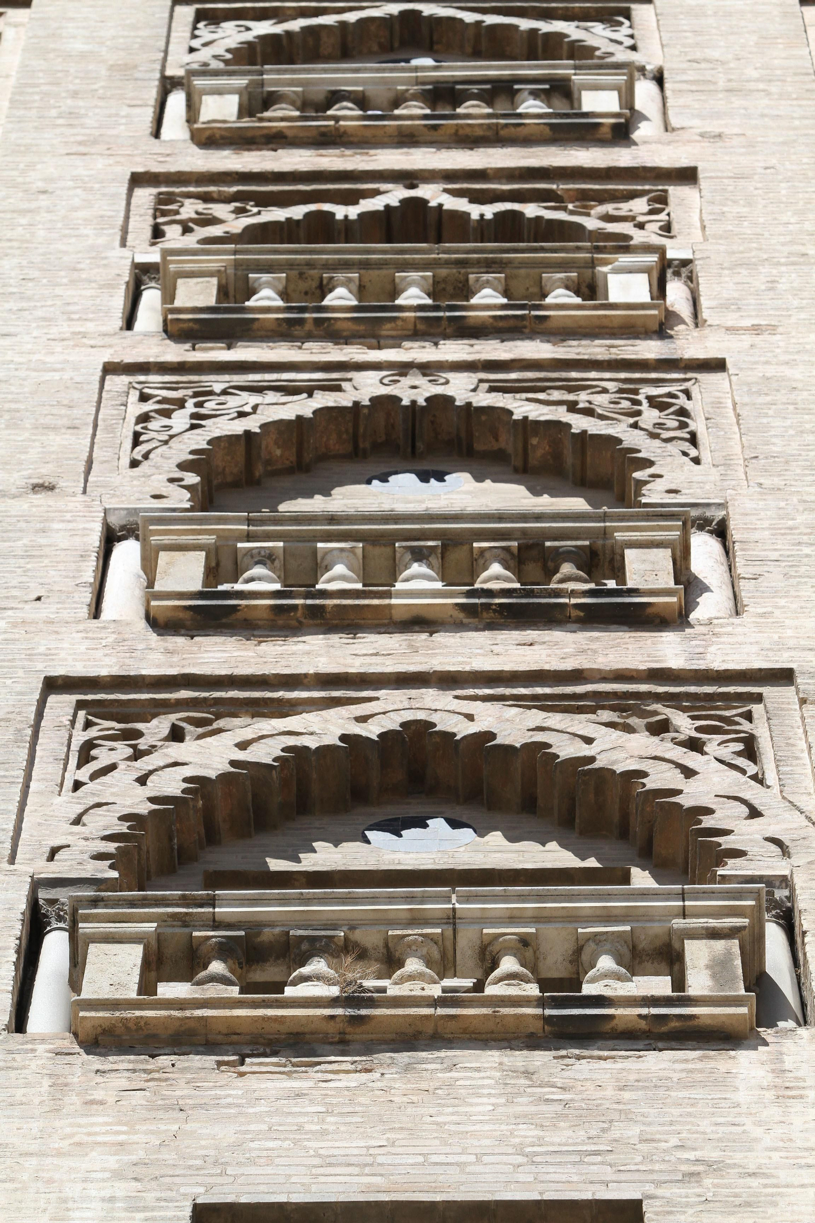 Perspectivas de los balcones de la torre almohade.