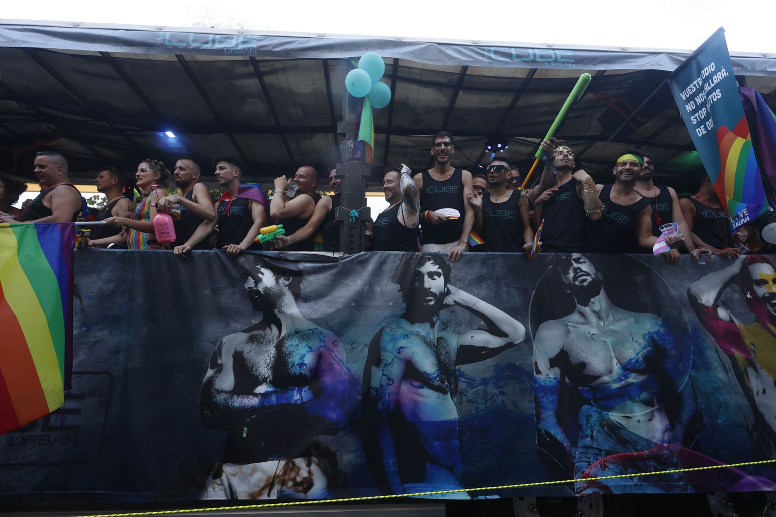 Las imágenes de la cabalgata del orgullo en Sevilla  2022