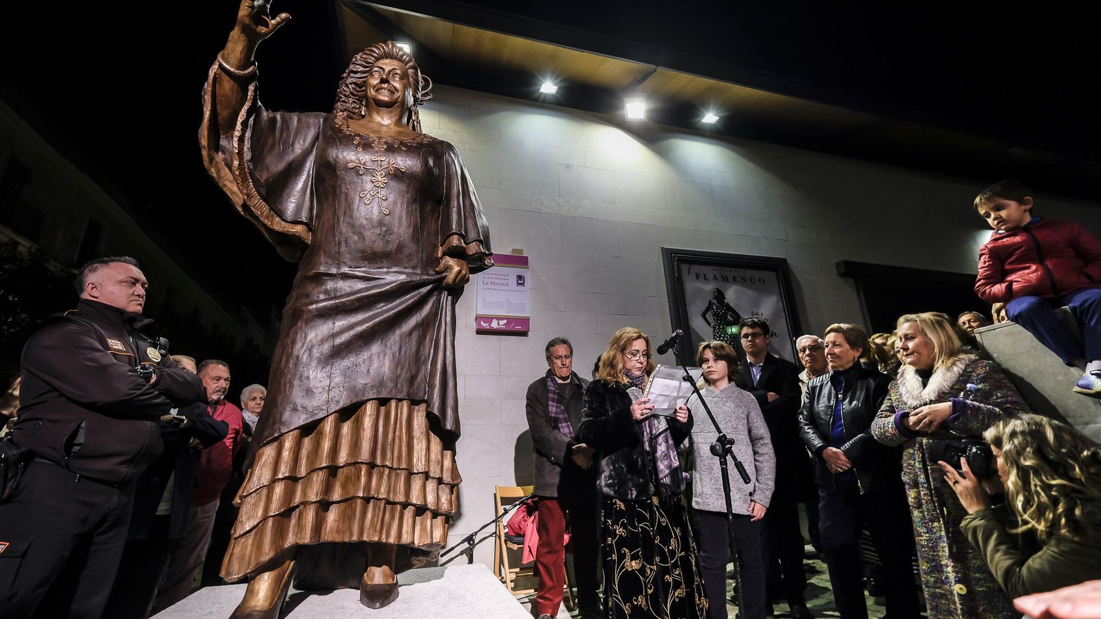 Meli Agulló, hija de Mariana Cornejo, durante su intervención en la inauguración de la escultura dedicada a su madre.
