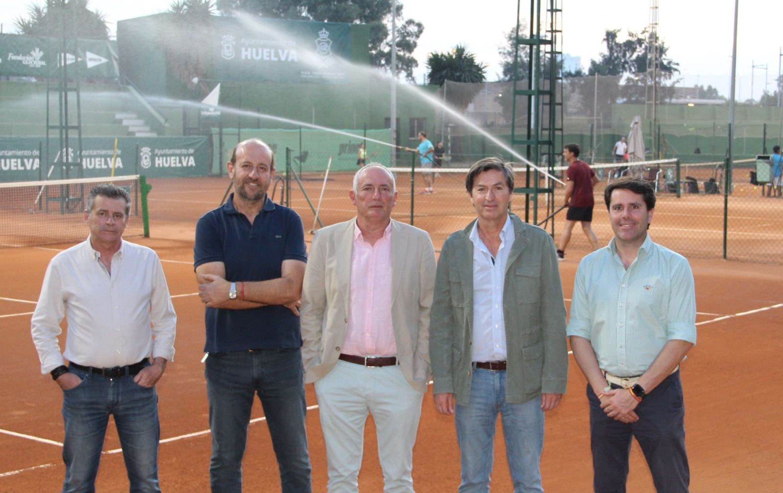 Wenceslao Font con representantes del Club de Tenis.