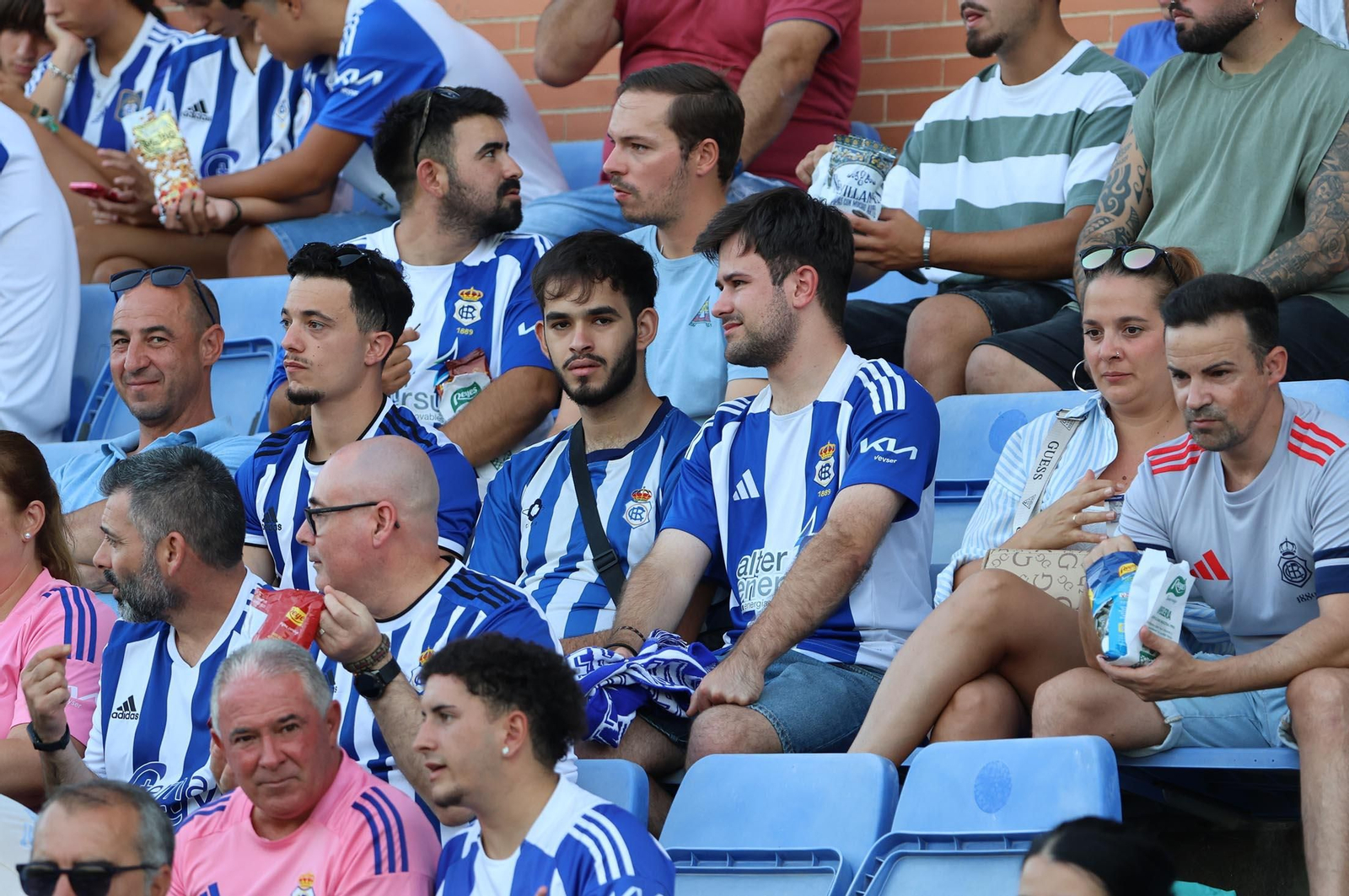 Búscate en las gradas del estadio en la celebración del Trofeo Colombino