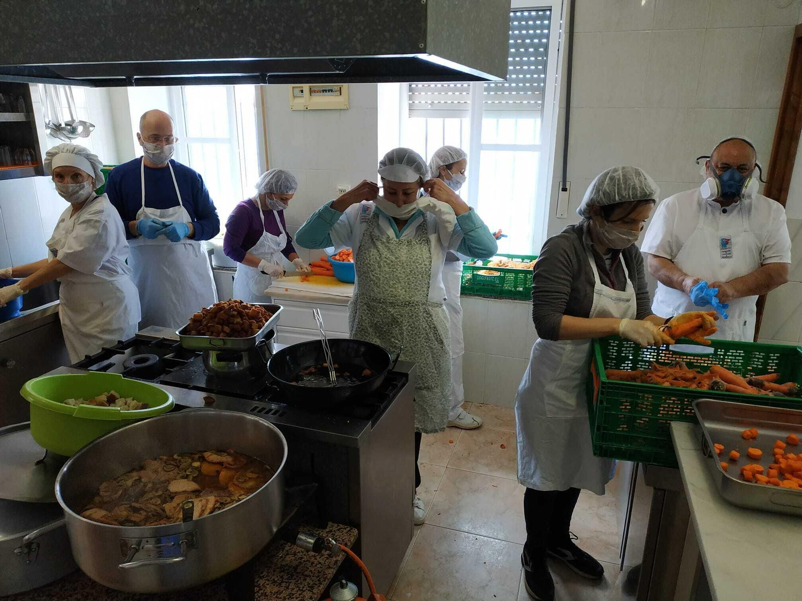 Trabajadores del comedor de los Trinitarios.