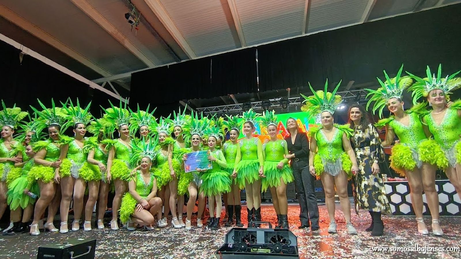 Marta no logra apagar la llama del Carnaval en Albox que llenó de magia el Centro de Agua y Salud