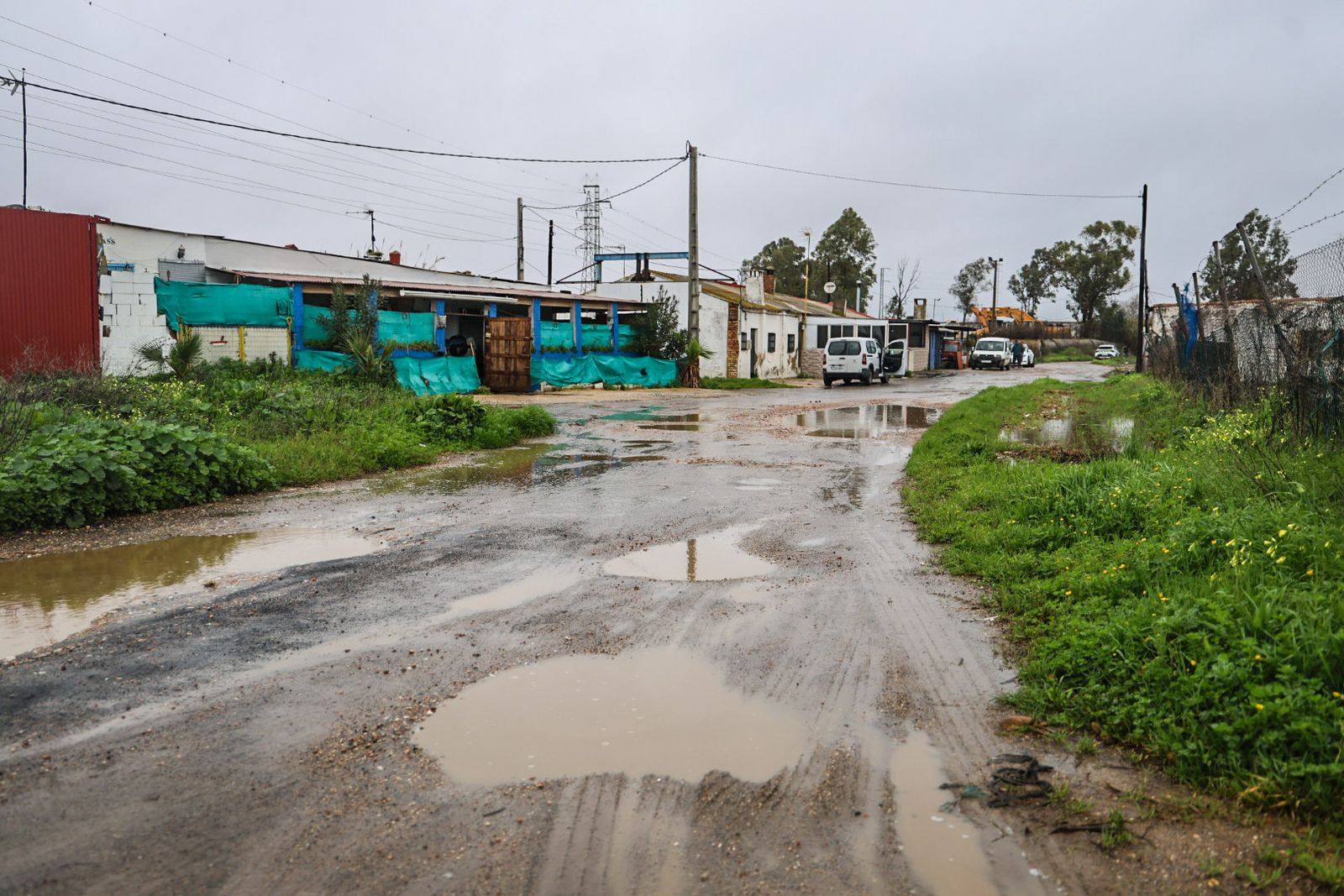 Fotografías del desalojo de familias y animales en Peguerillas por la borrasca Leonardo