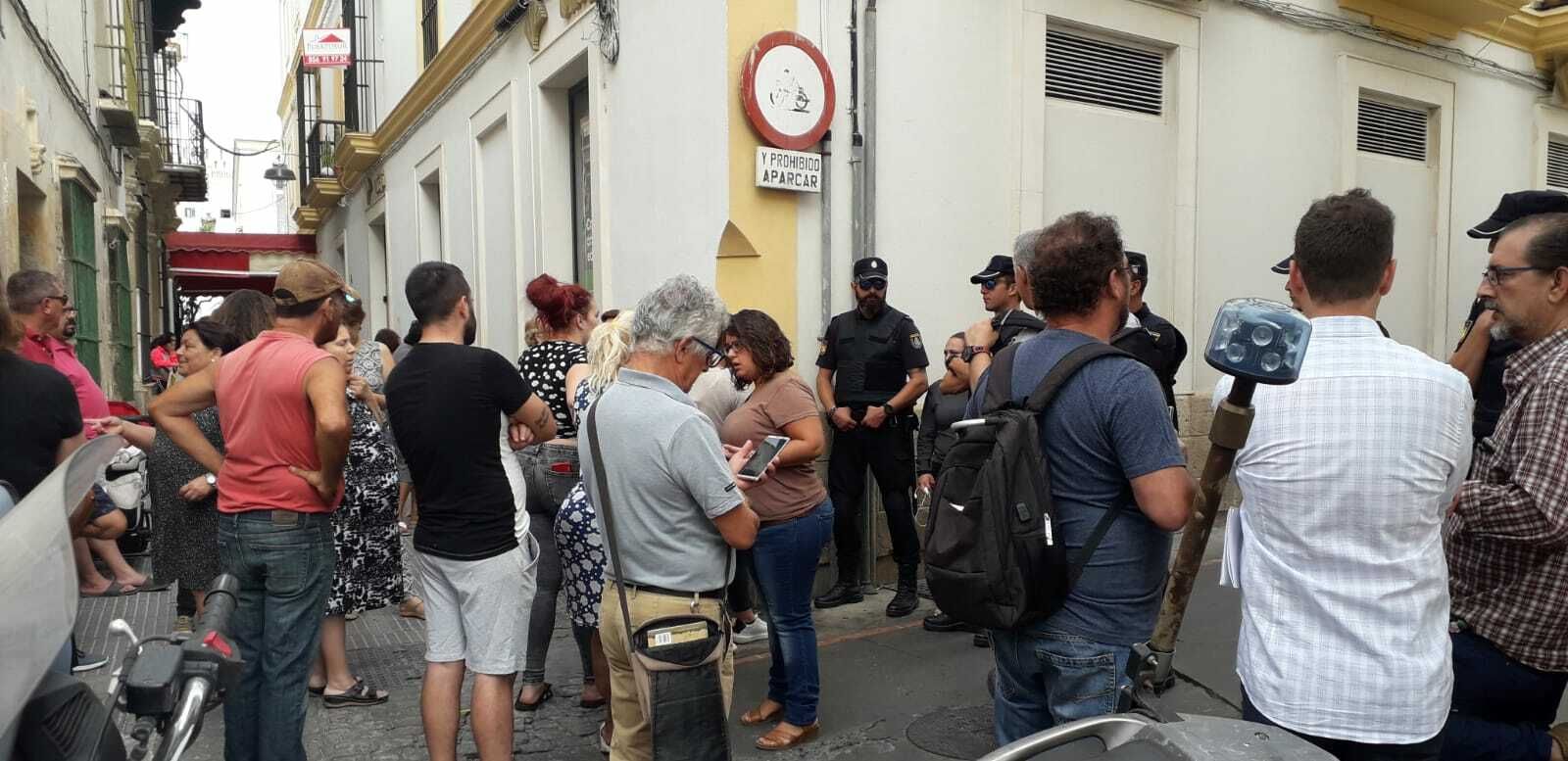 Las familias, esperando la decisión judicial sobre la paralización del desahucio