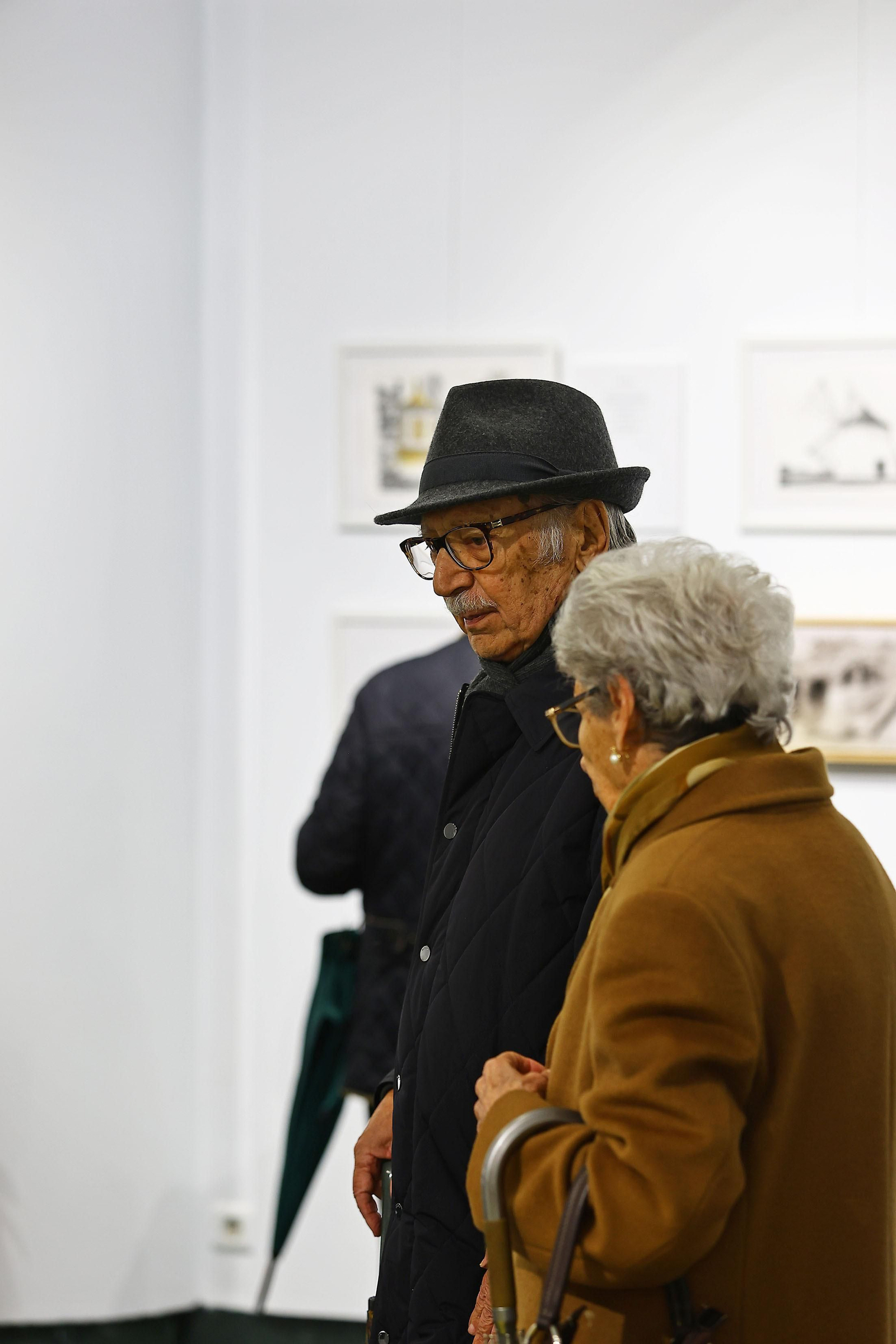 Imágenes de la inauguración de la exposición A PONIENTE en Caja Rural del Sur