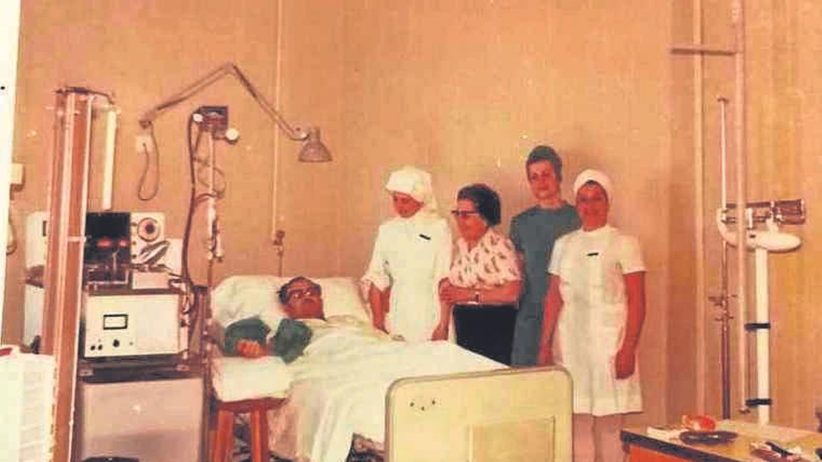 El primer monitor de diálisis.