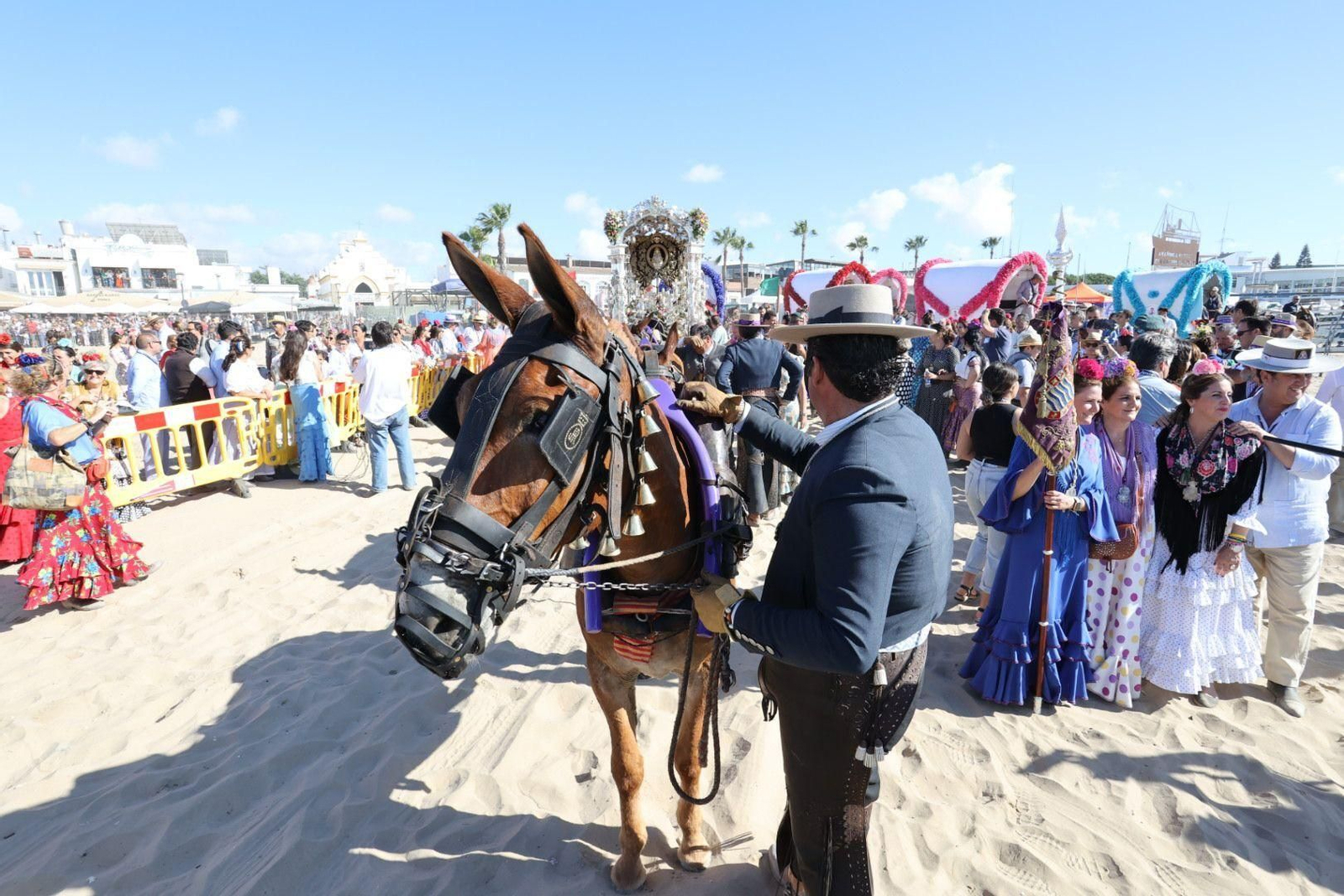 Imágenes del embarque de la Hermadad del Rocío de Jerez