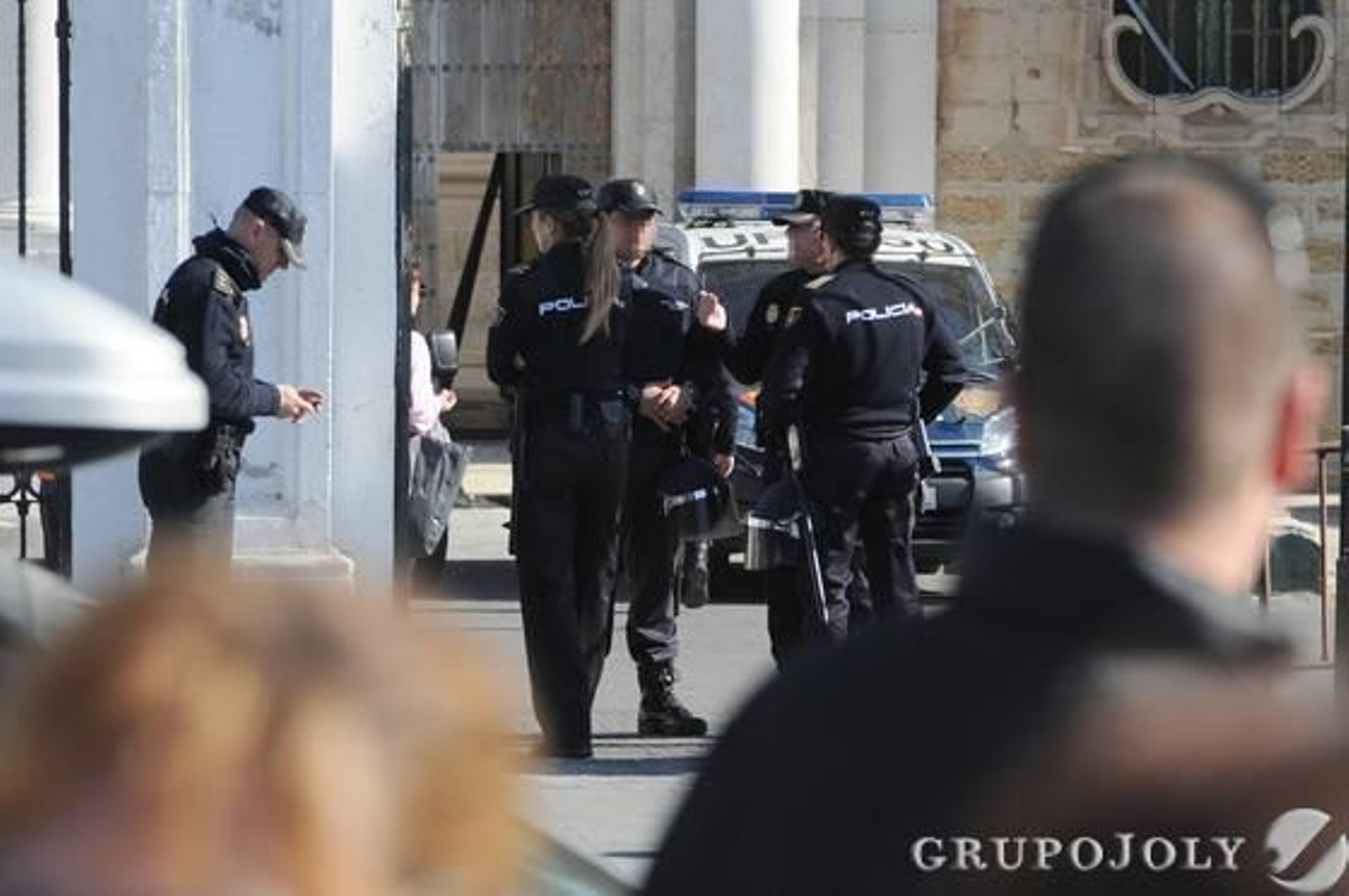 Policía Nacional y antidisturbios desalojan el edificio de Valcárcel. 

Foto: Lourdes de Vicente, Javier González y Jesús Marín