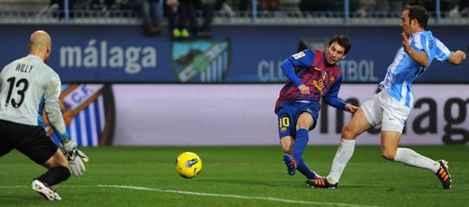 El Málaga es goleado en casa ante el Barcelona (1-4). / AFP