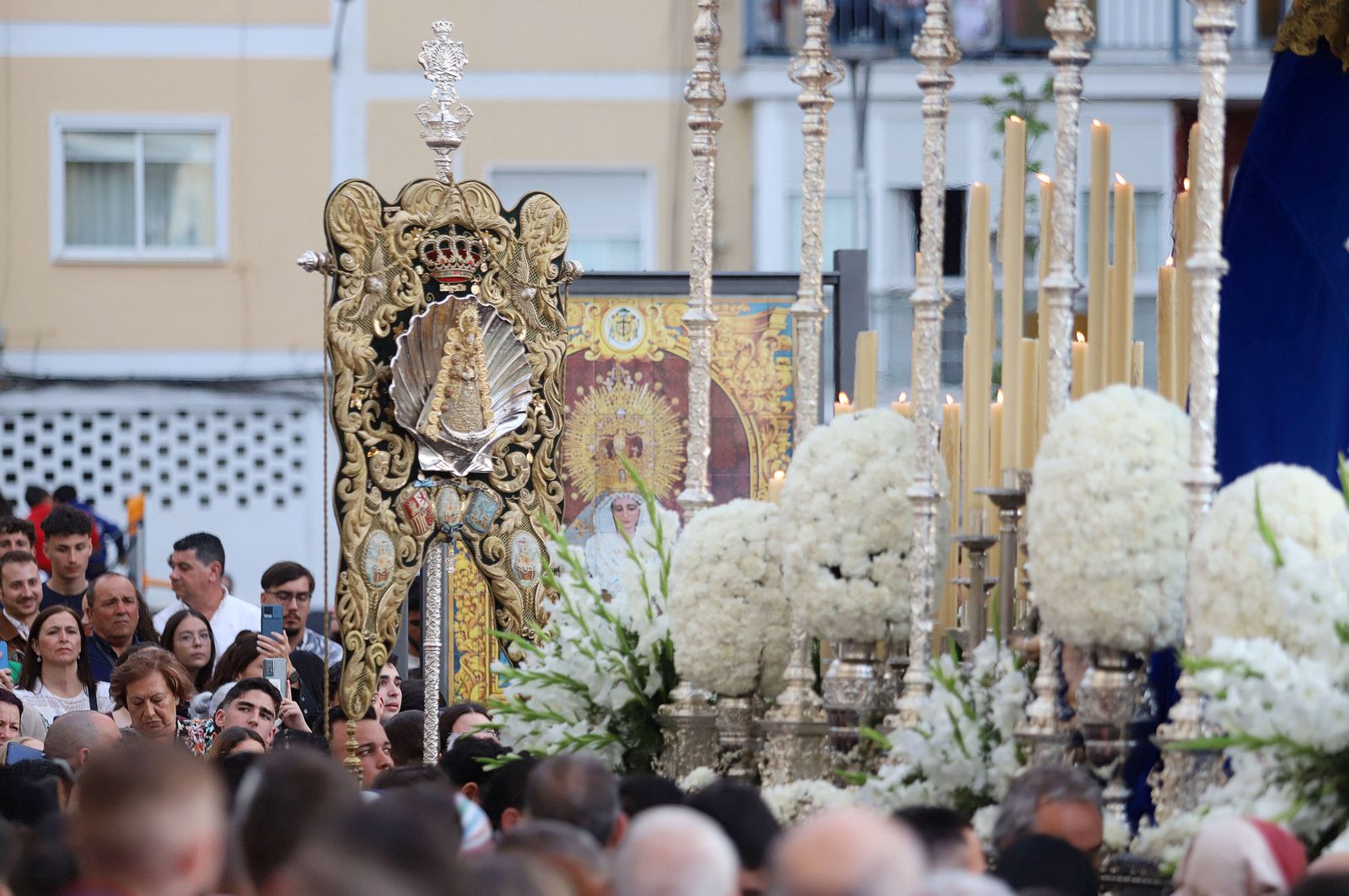 Imágenes de la procesión de la Virgen de los Dolores por Las Colonias