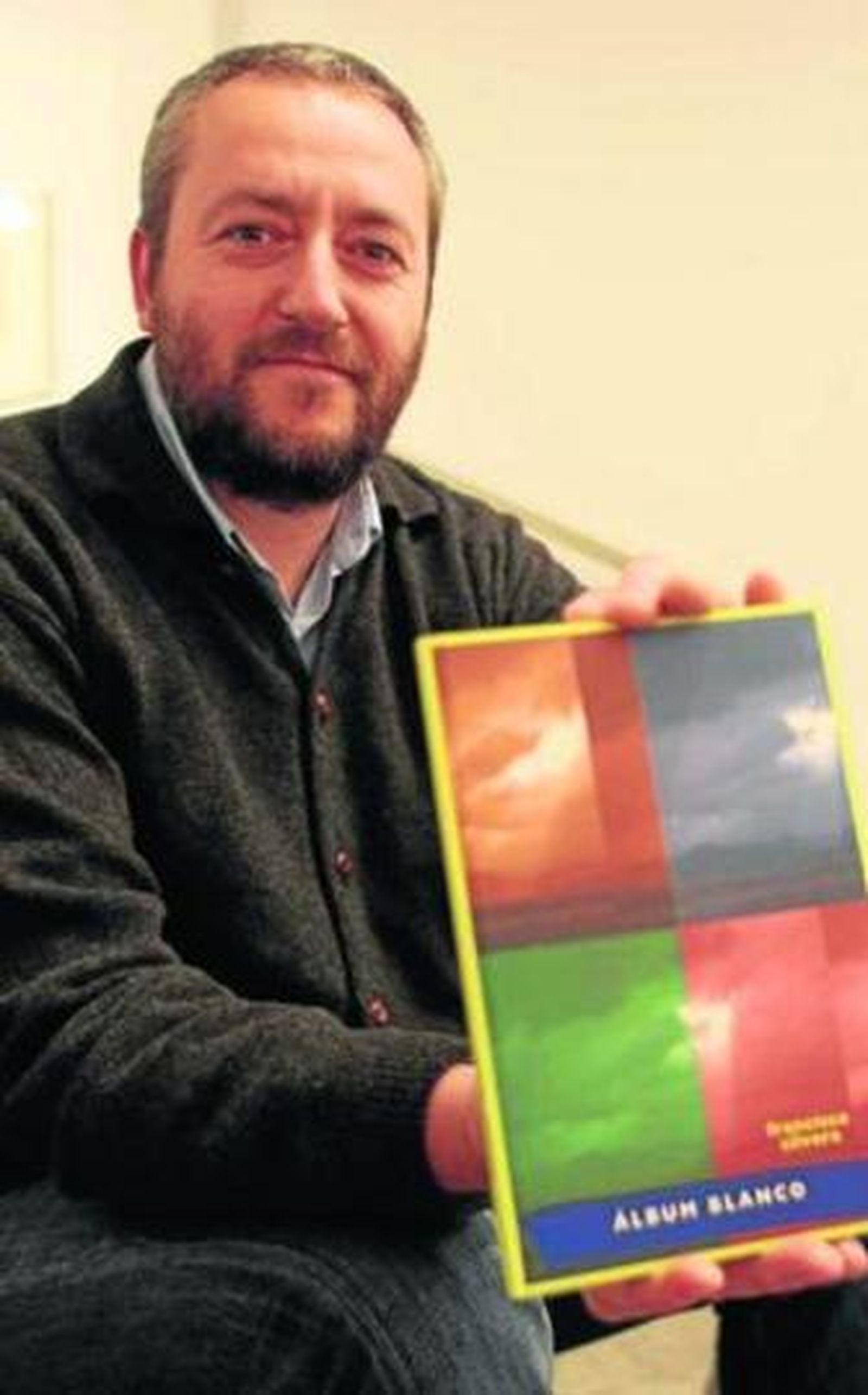 Francisco Silvera, ayer, en la presentación del 'Álbum blanco'.