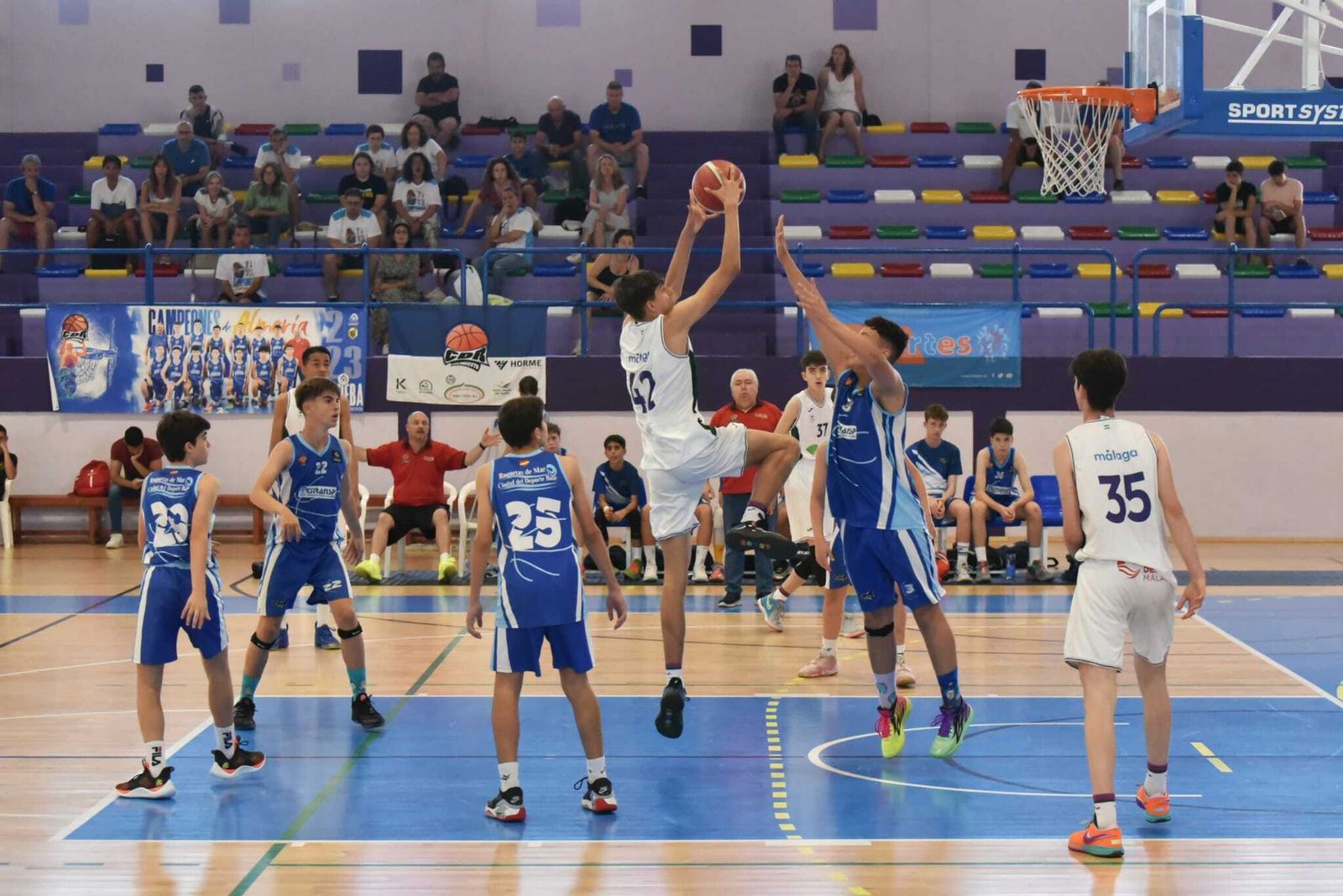 Las fotos de las semifinales del Cadeba infantil masculino de La Línea