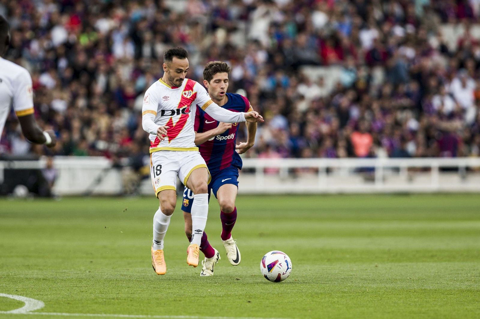 Álvaro García en un partido del Rayo Vallecano.