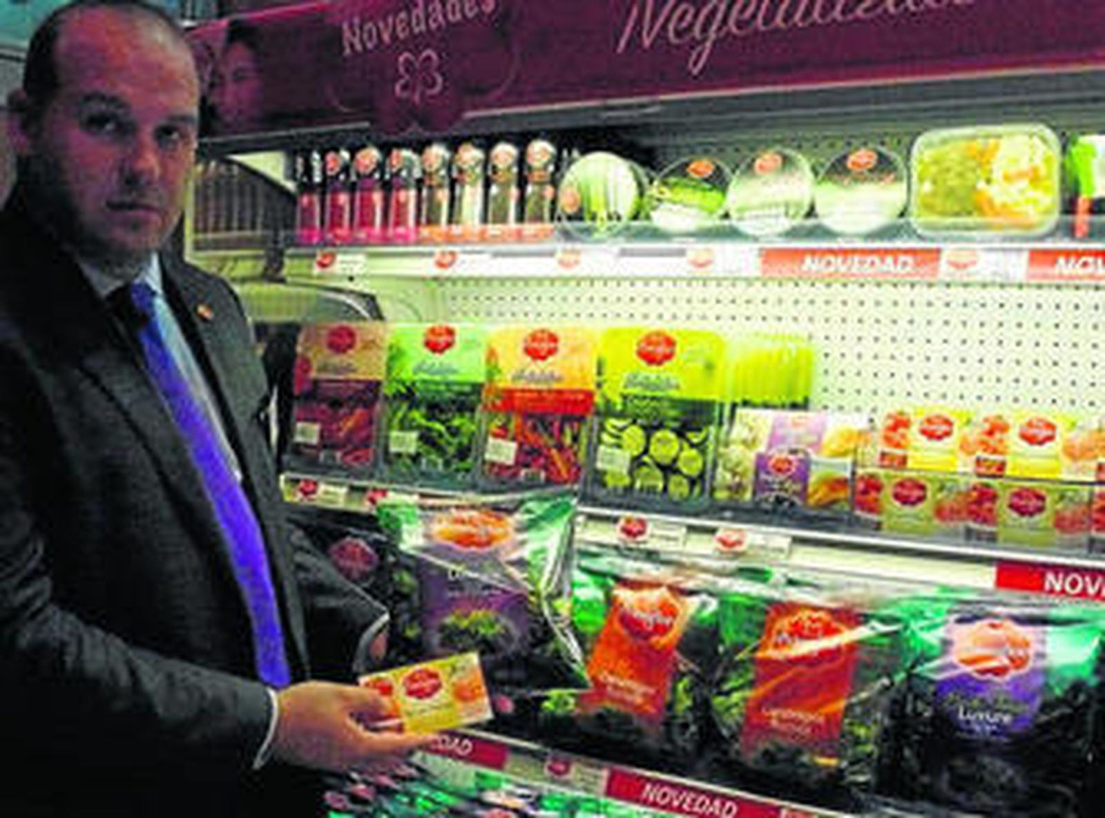 Jordi Estrada junto a los productos de Primaflor en Fruit Attraction.