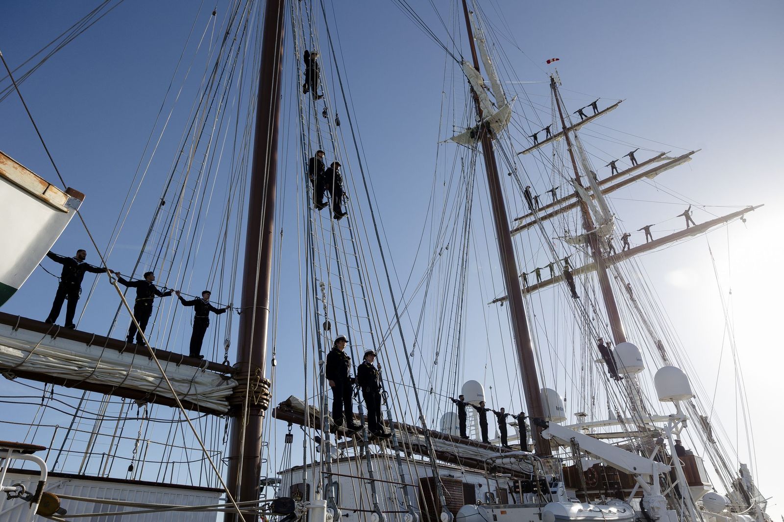 Las imágenes de la despedida del Juan Sebastián de Elcano