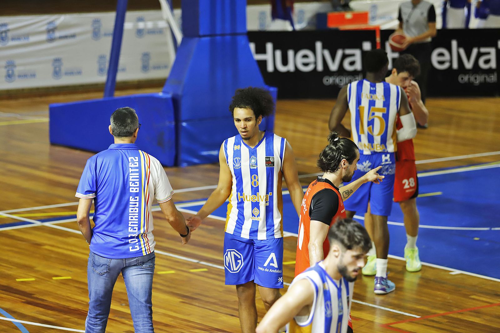 Imágenes del partido de baloncesto entre el Huelva Comercio Viridis y el Juventud Alcalá
