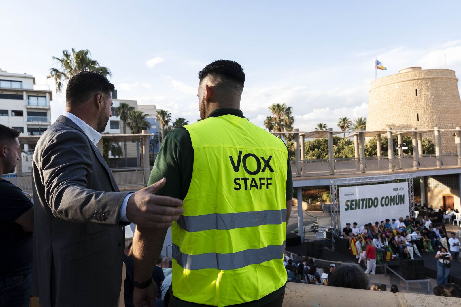 Las imágenes del mitin de Vox con Santiago Abascal y Manuel Gavira en ...