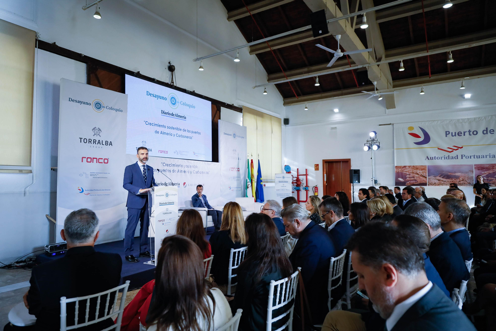 Imágenes del desayuno informativo