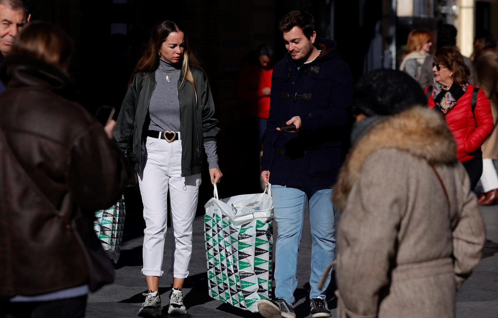 Las rebajas de enero en Sevilla, en imágenes