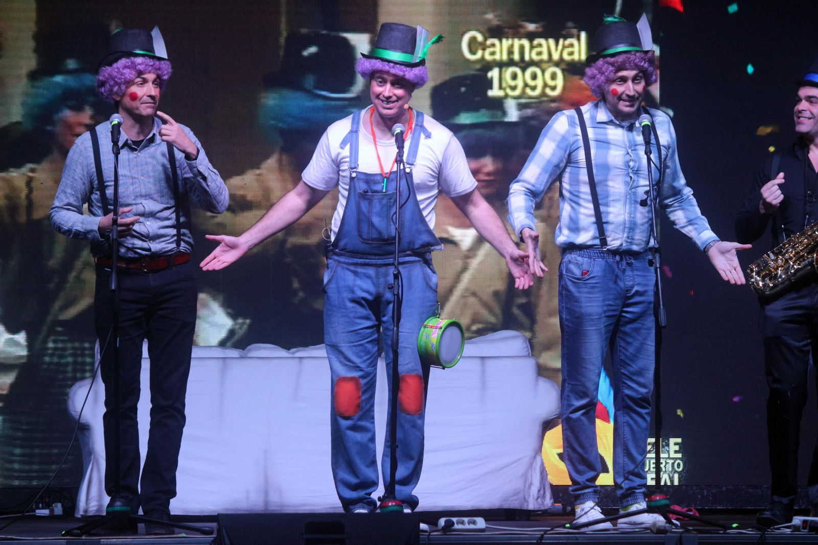 Los hermanos Domínguez cantan 'El Postulante'