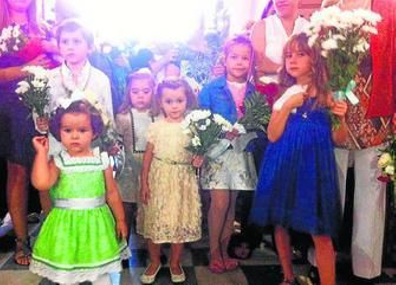 Solemne ofrenda floral al Santo Cristo del Bosque tras la bajada del camarín