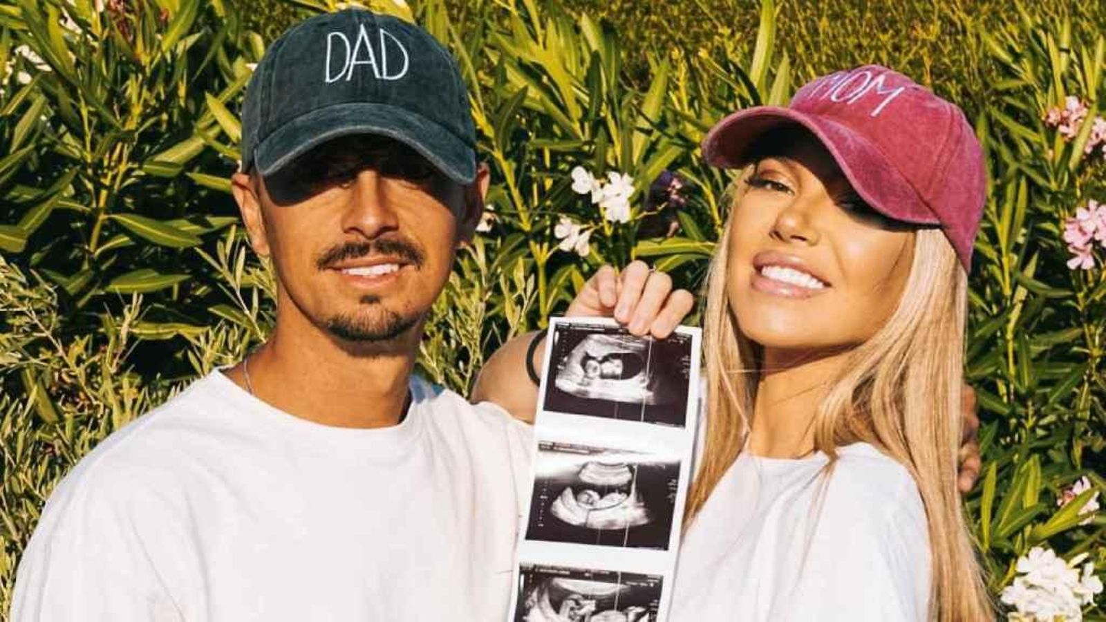 María Isabel junto a su novio y la ecografía de su primer bebé María Isabel junto a su novio y la ecografía de su primer bebé