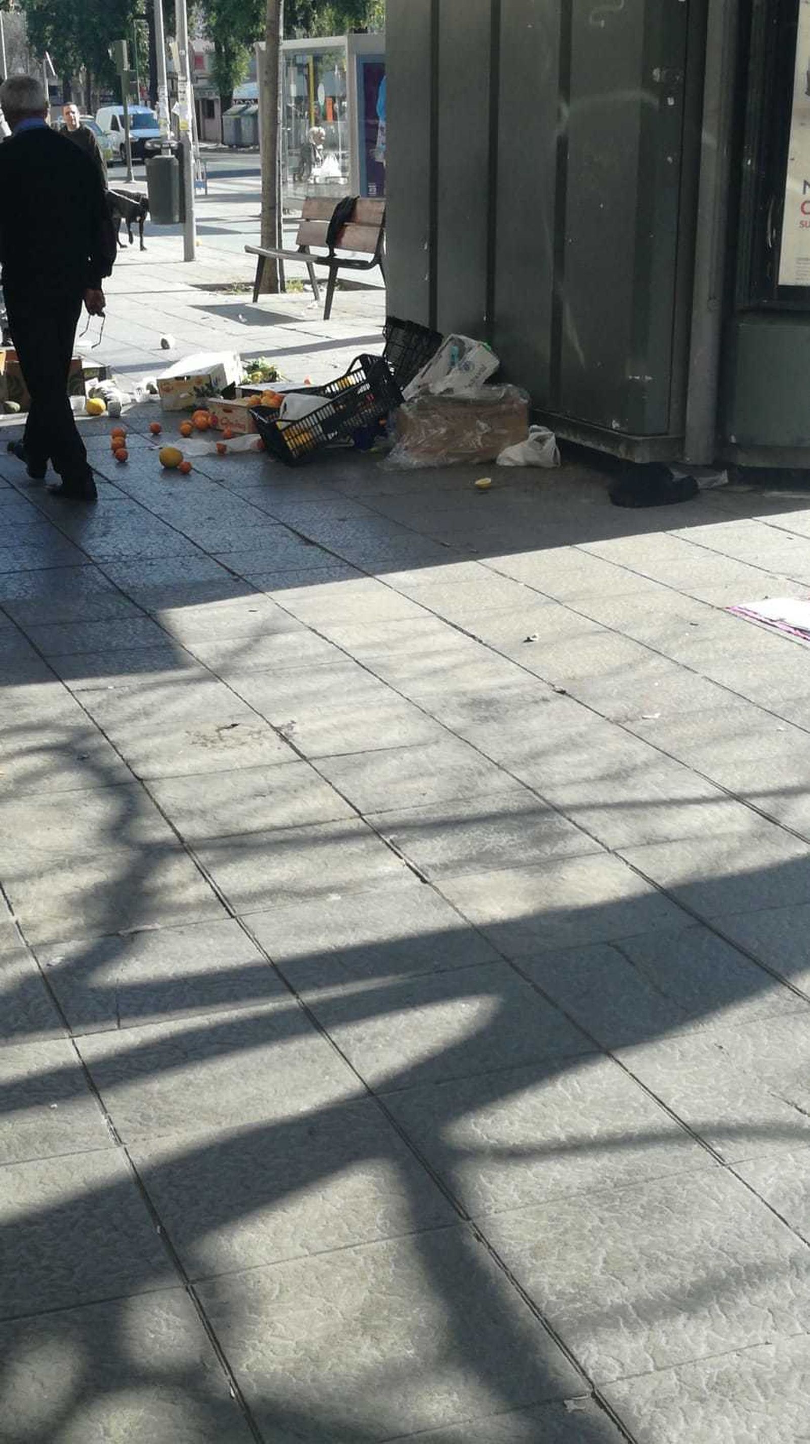 Así quedó el puesto de uno de los implicados en la pelea.