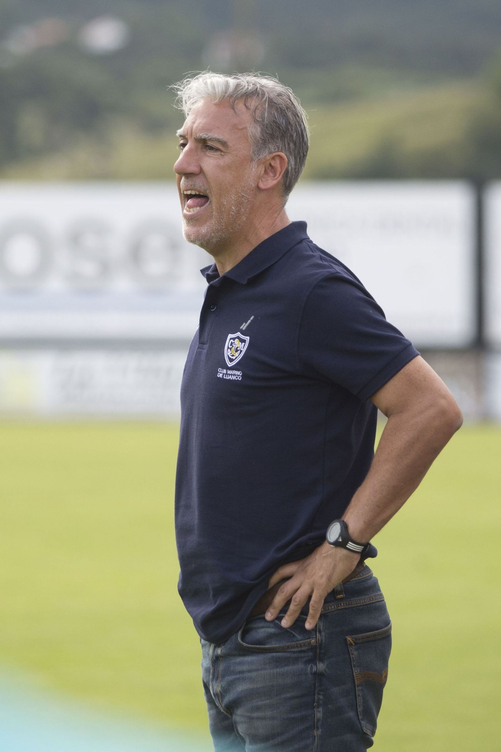 Oli, en su etapa más reciente como entrenador en el Marino de Luanco.