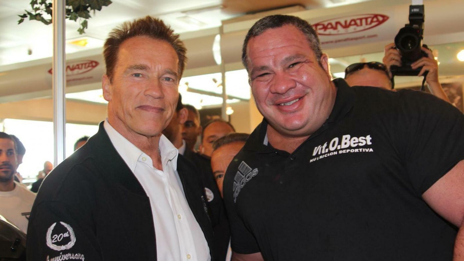Juan Carlos Heredia 'El Porrúo' con Arnold Schwarzenegger.