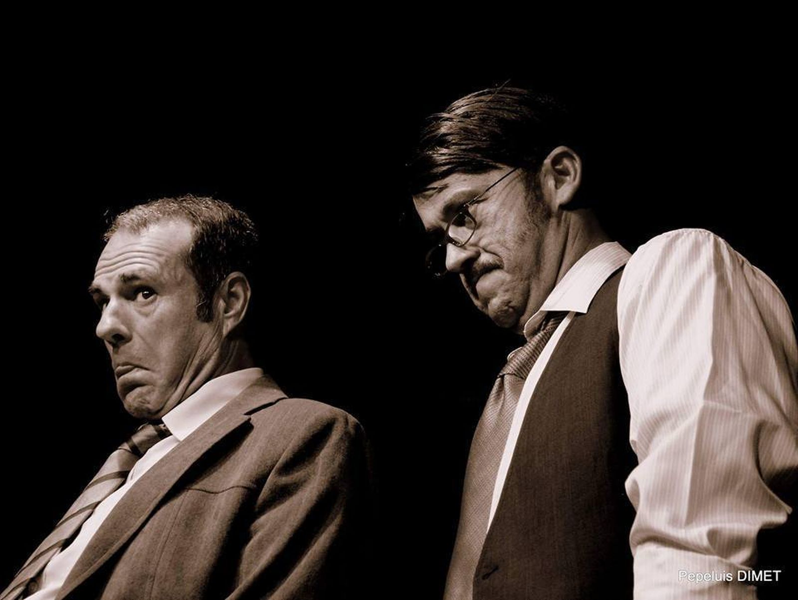 Los dos actores que protagonizan 'La piscina cubierta'.