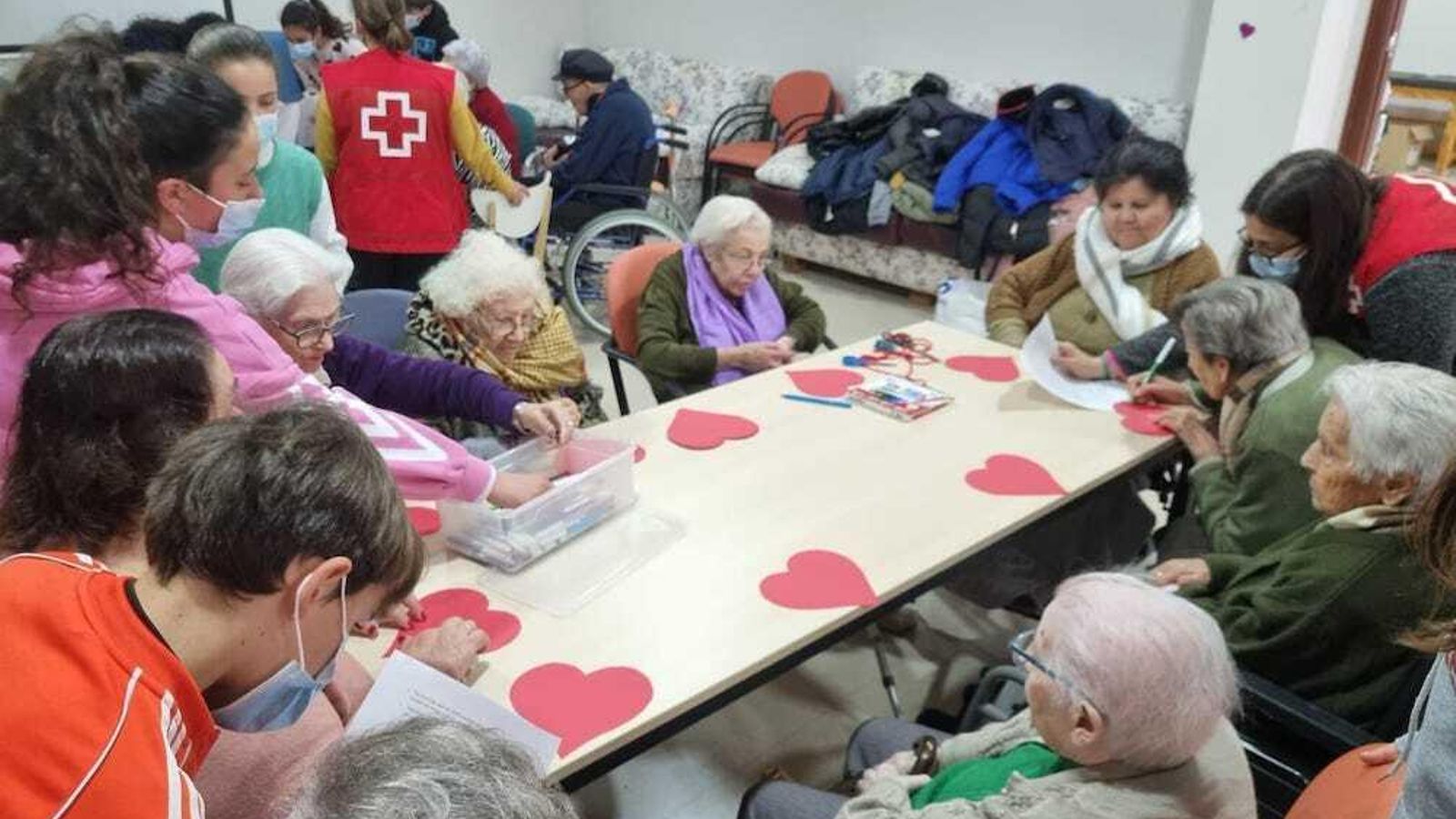 Perdonas mayores elaboran sus corazones.