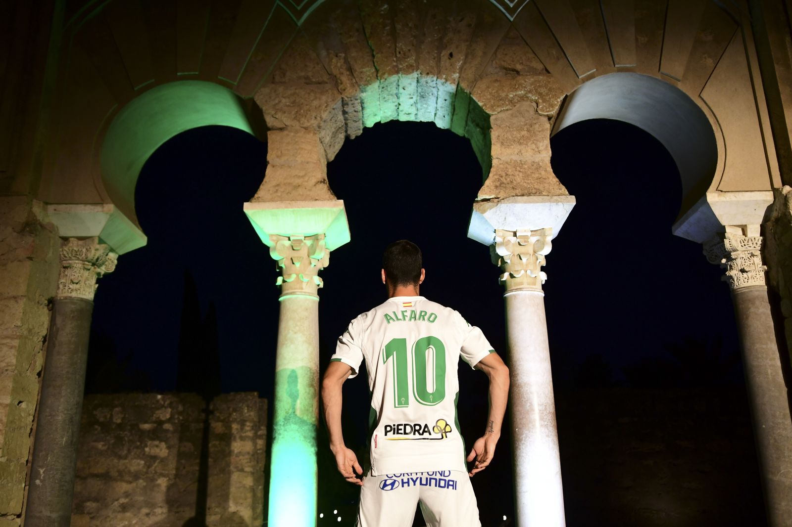 El Córdoba CF presenta sus nuevas camisetas en Medina Azahara