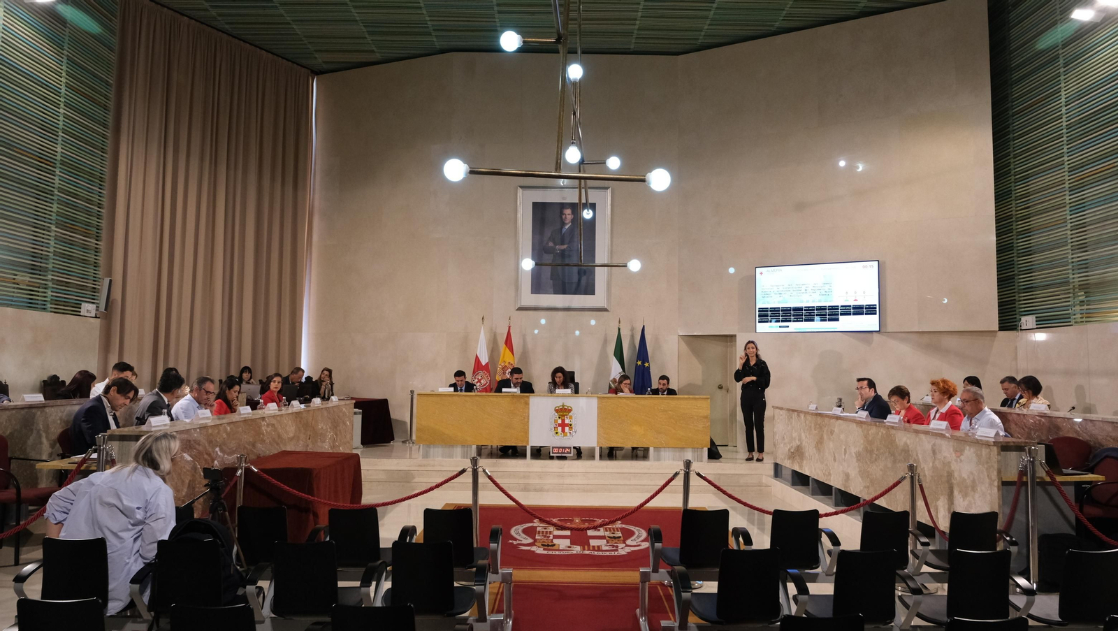 Imágenes del pleno del Ayuntamiento de Almería