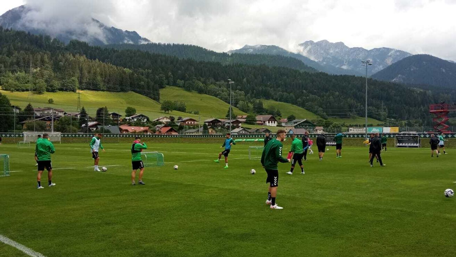 El Betis se ejercita en su concentración en Austria.
