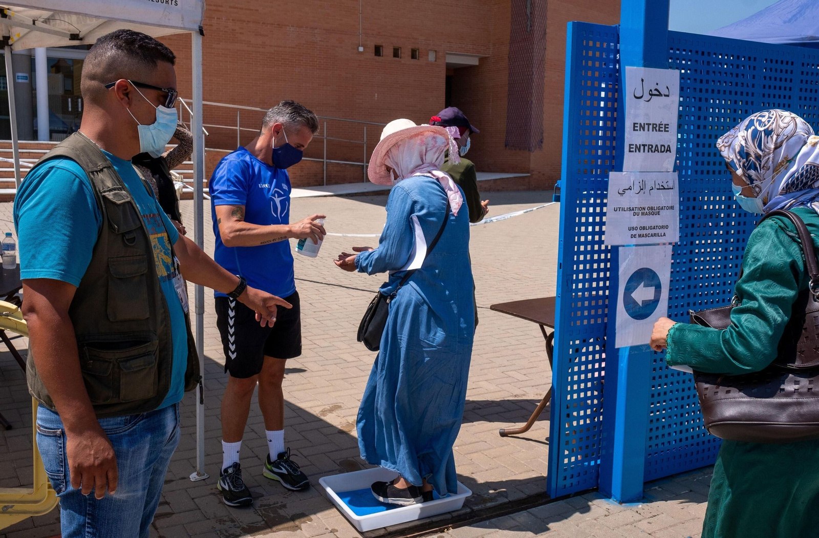 Temporero se somete a una prueba de coronavirus.