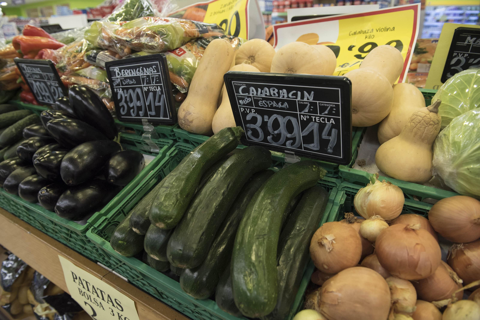 En todo el Zaidín solo conseguimos encontrar habas en un establecimiento.