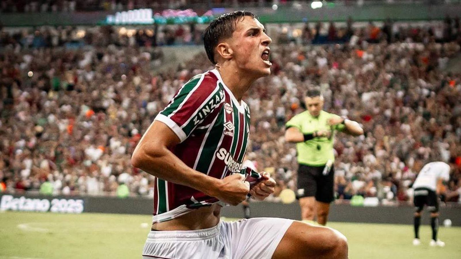 Facundo Bernal celebrando un gol con Fluminense