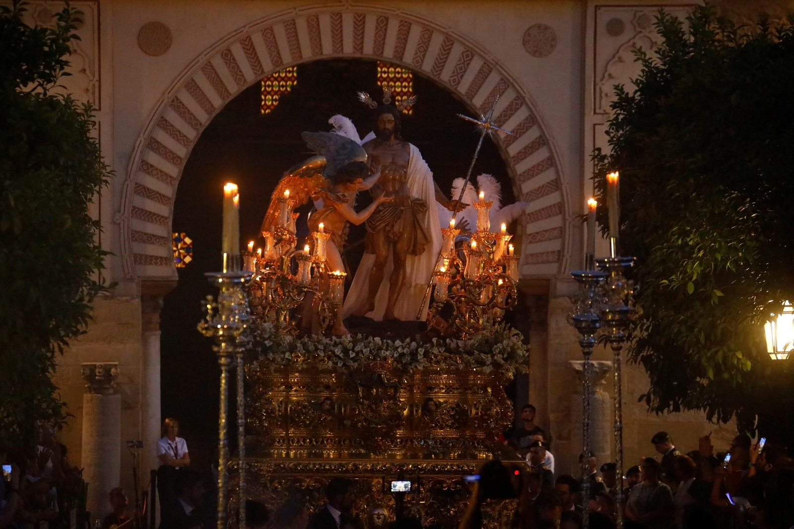 Las mejores fotos de los traslados de regreso de las hermandades tras el Magno Vía Crucis de Córdoba