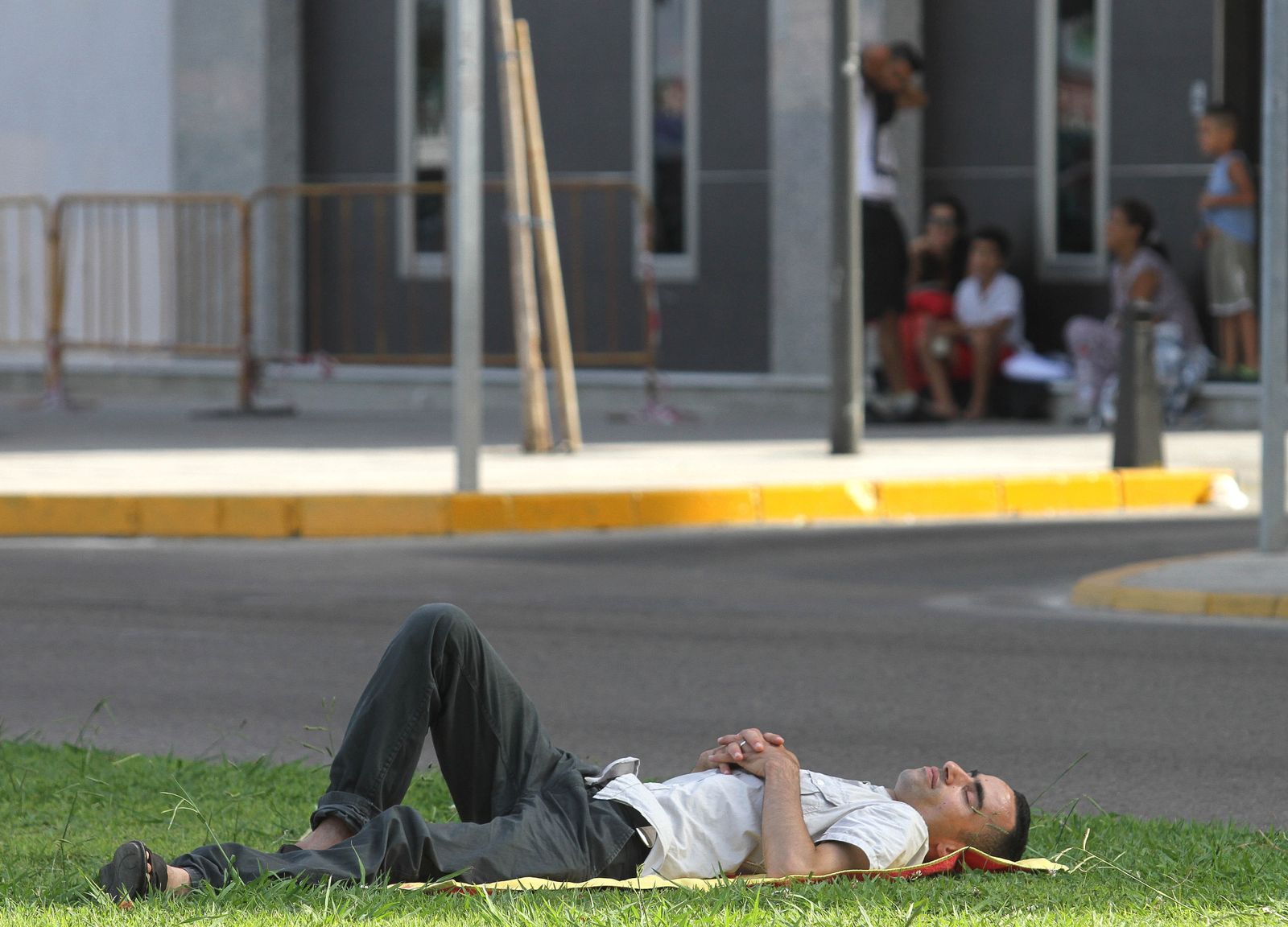 Sólo un tercio de los españoles duerme las horas necesarias los días laborables
