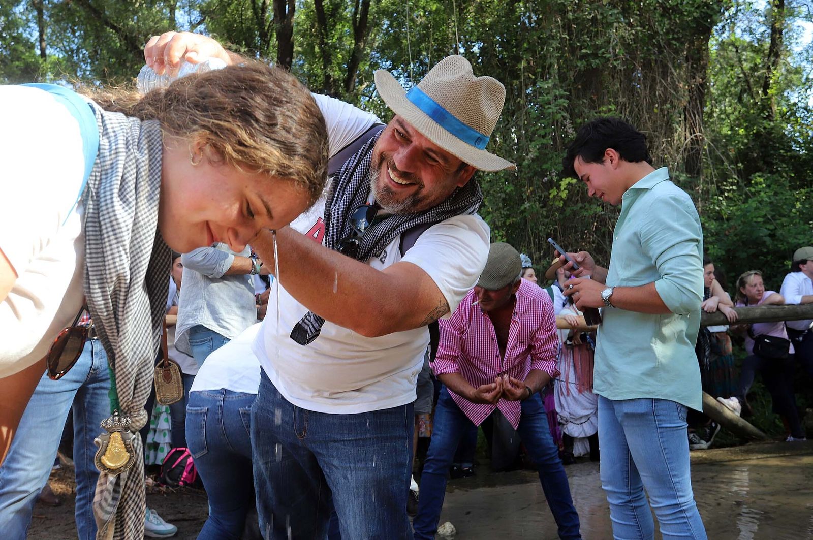 Imágenes de la Hermandad de Huelva a su paso por El Charco