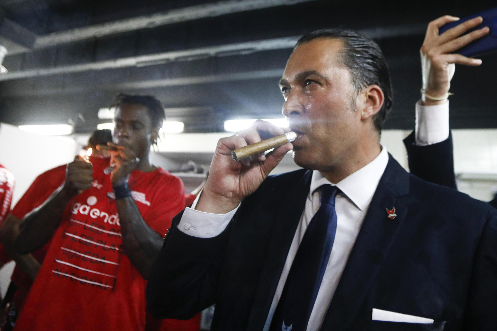 Óscar Fernández-Arenas, presidente del Fundación CB Granada, durante la celebración del ascenso.